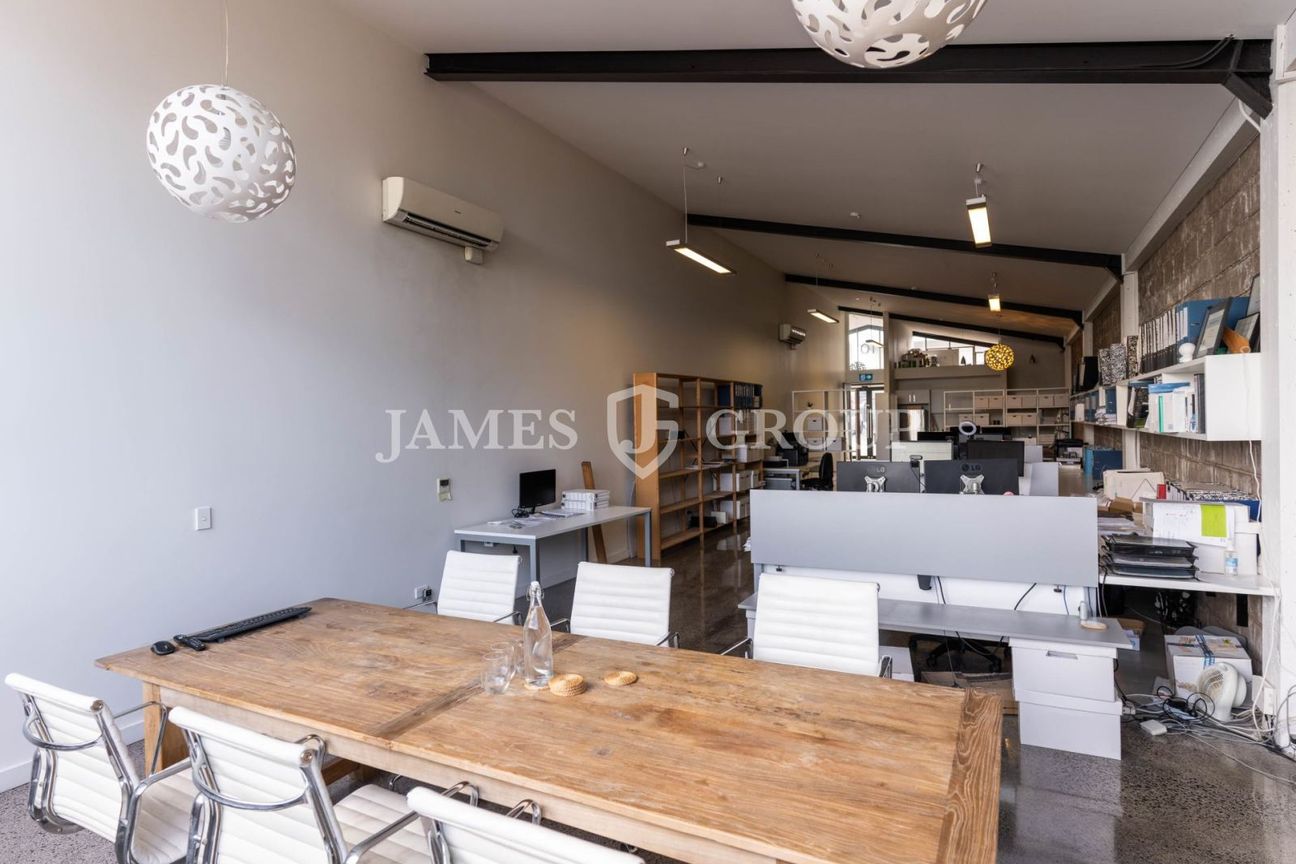 Sought-After City Fringe Space with Parking - Bild 4