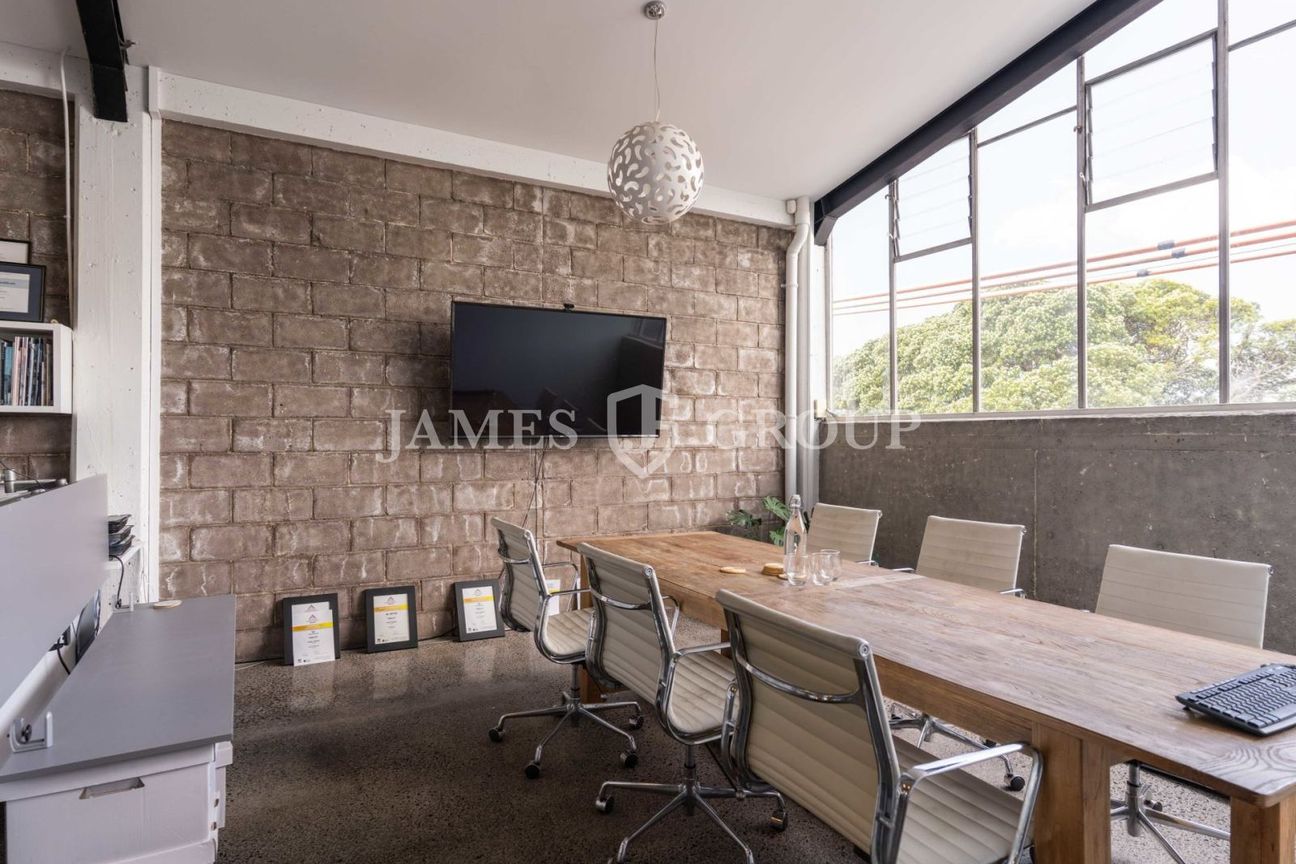 Sought-After City Fringe Space with Parking - Bild 5