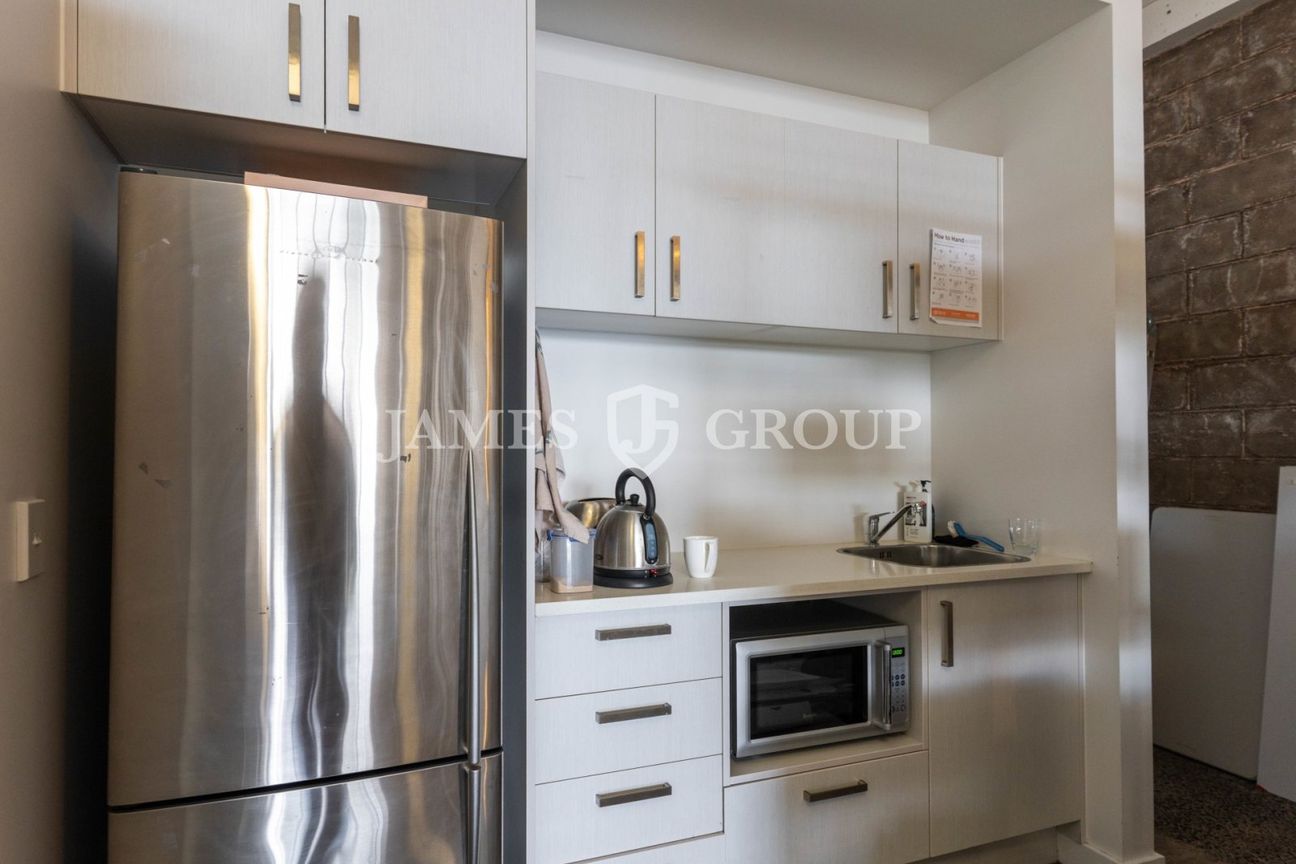 Sought-After City Fringe Space with Parking - Fler