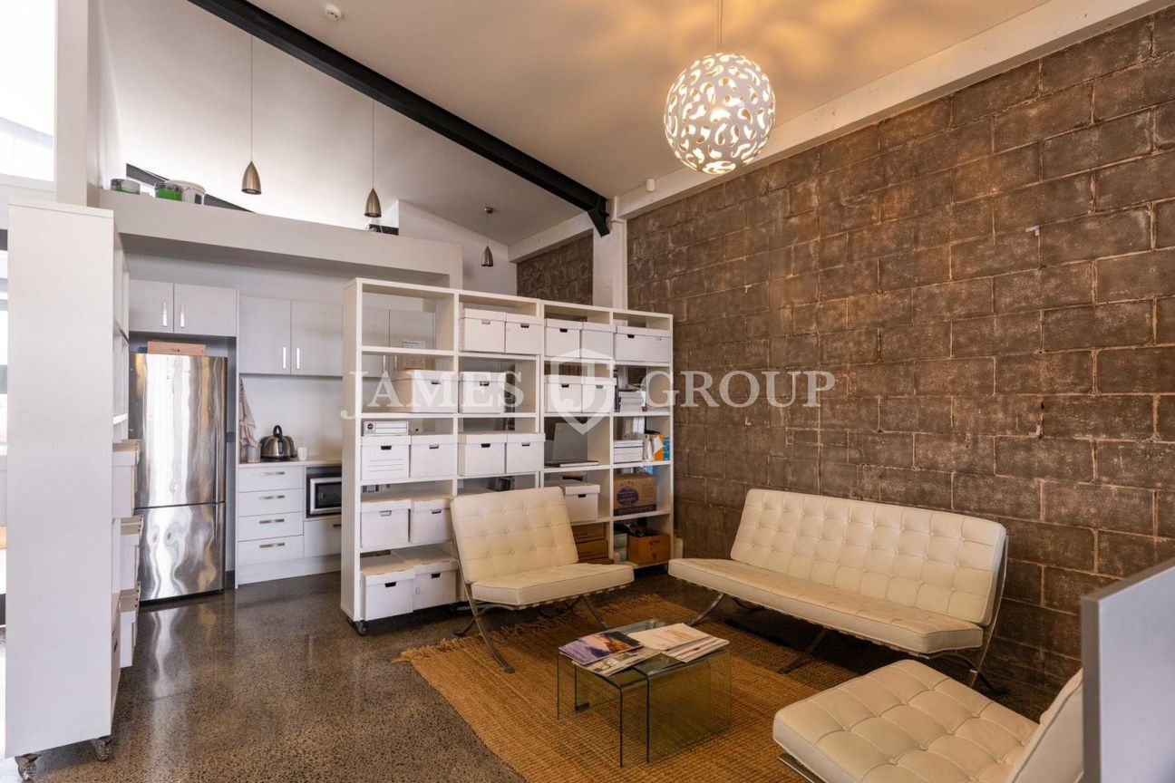 Sought-After City Fringe Space with Parking - Bild 3
