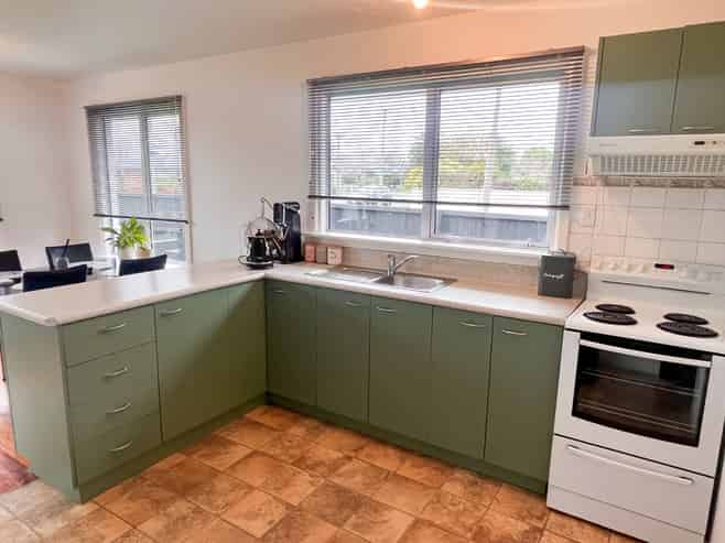 16 Daniels Road, Redwood