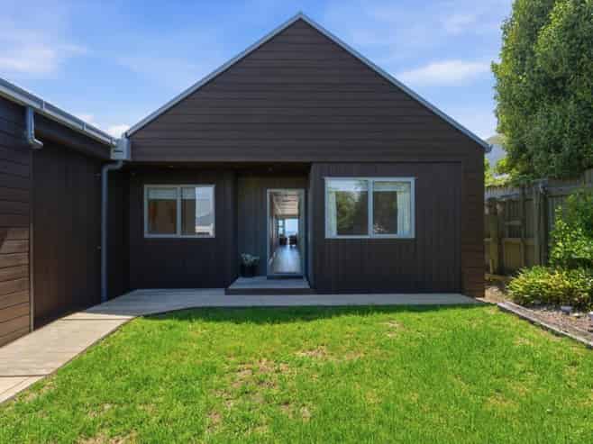 211 Pukehina Parade, Pukehina