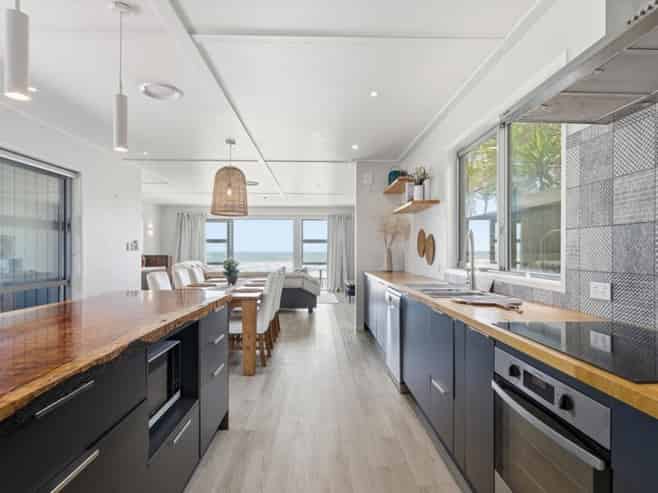 211 Pukehina Parade, Pukehina