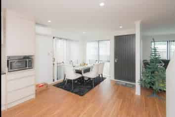 30A Beaumonts Way, Manurewa