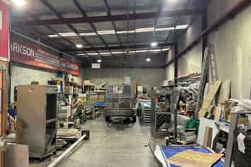 Quality City Fringe Warehouse/Office