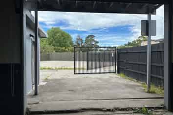New Lynn Industrial with Sizable Yard Space