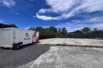New Lynn Industrial with Sizable Yard Space