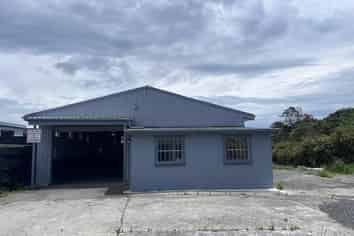 New Lynn Industrial with Sizable Yard Space