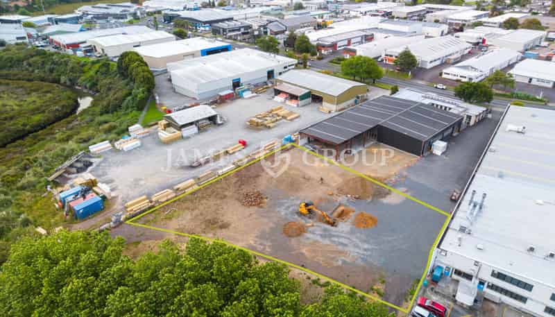 77 Ben Lomond Crescent, Pakuranga