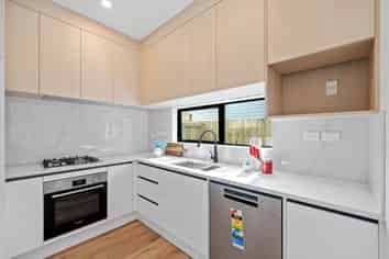 4/31 Mcleod Road, Weymouth