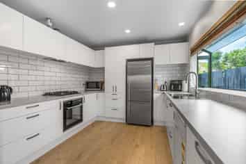 16A Taramea Street, Avondale