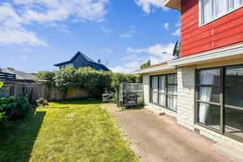 1 Lakewood Drive, Burwood