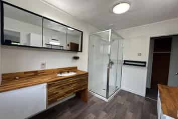 1 Lakewood Drive, Burwood