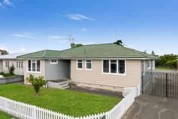 4 Bright Crescent, Maraenui