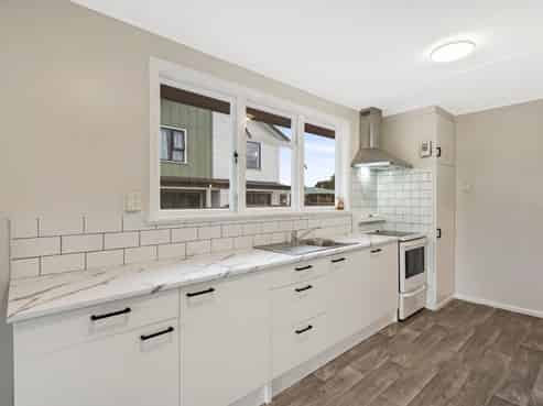 4 Bright Crescent, Maraenui