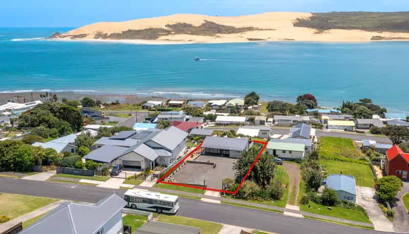 24 Taumatawiwi Street, OPONONI