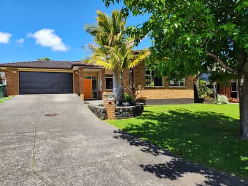 8 Neaptide Close, Red Beach
