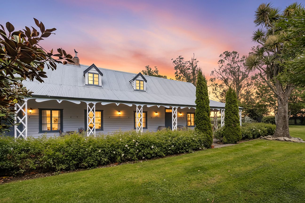 A Home Fit for a King - Make it Your Castle Now! - Więcej