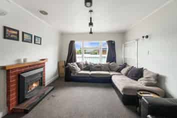 14 Walshs Rd, Allenton