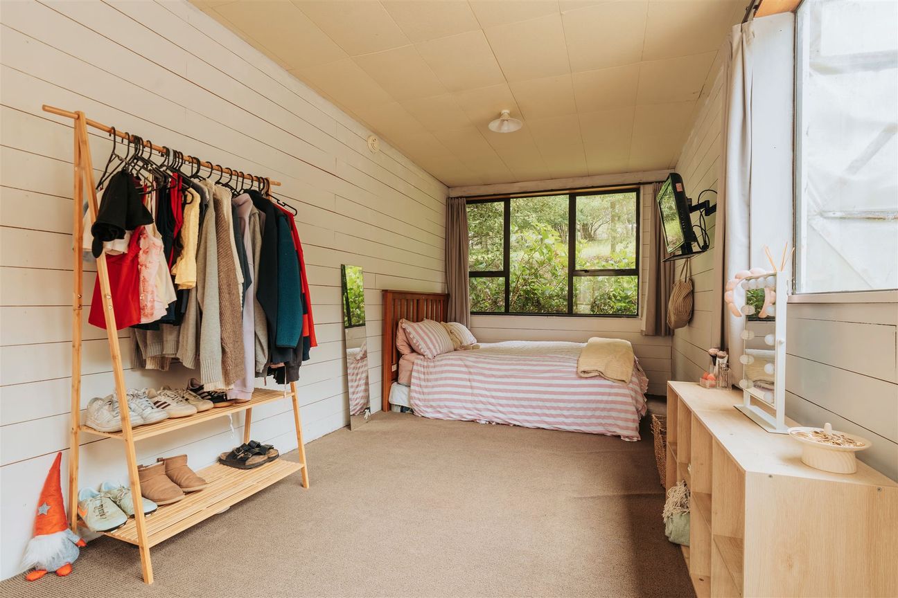 Secluded Lifestyle Just Minutes from Town - Altro