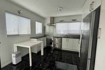 32A Amante Crescent, Mairangi Bay