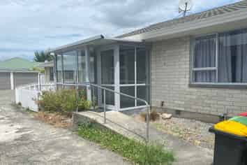 2/12 Peer Street, Upper Riccarton