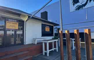 High exposure site - ideal hospitality or retail