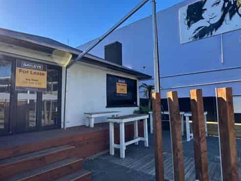 High exposure site - ideal hospitality or retail