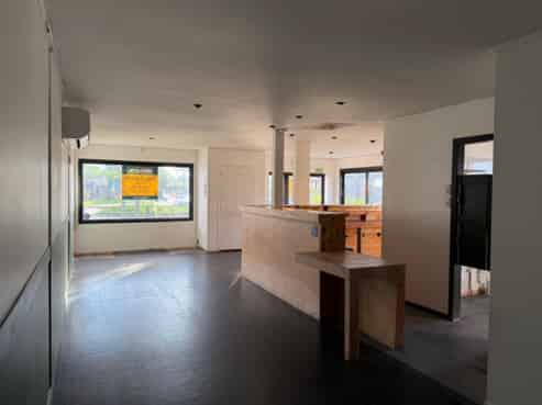 High exposure site - ideal hospitality or retail