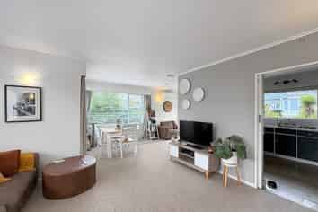 48 Great North Road, Saint Johns Hill