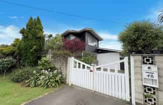 48 Great North Road, Saint Johns Hill