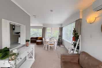 48 Great North Road, Saint Johns Hill