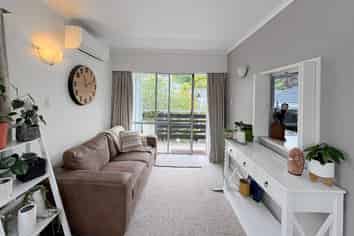 48 Great North Road, Saint Johns Hill