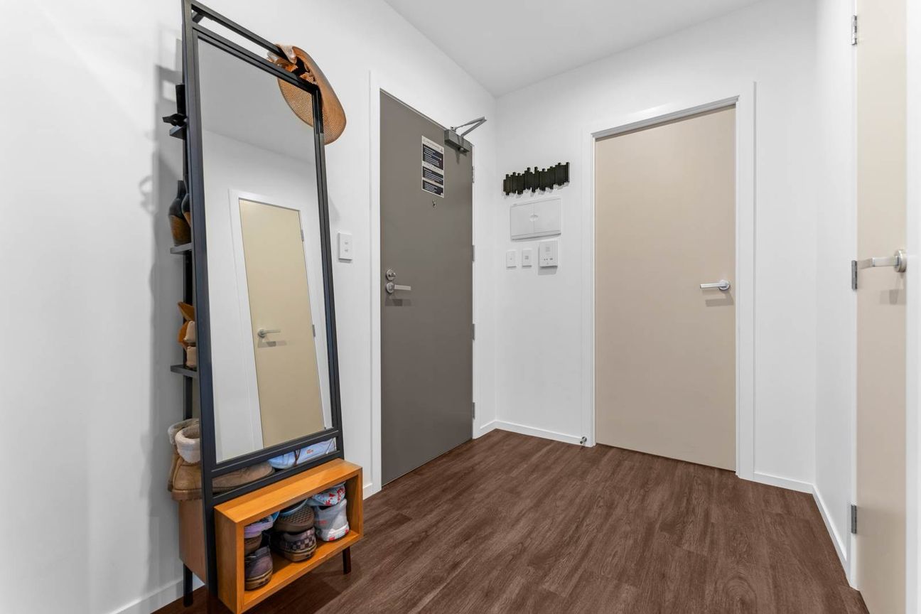 Modern 1-Bedroom Apartment in the Heart of Ell... - Altro
