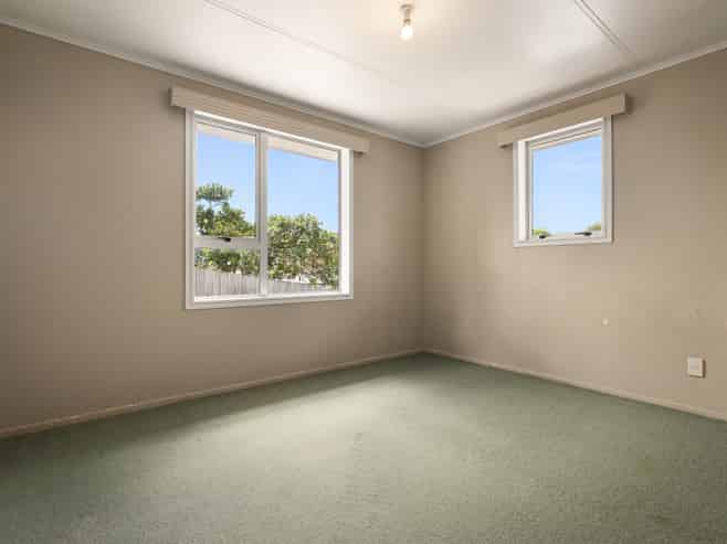 5 Leonard Place, Otara