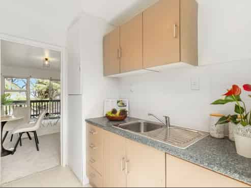 8/28 Locarno Avenue, Sandringham