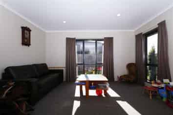 28 Tallentire Crescent , Huntington