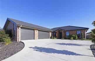 28 Tallentire Crescent , Huntington