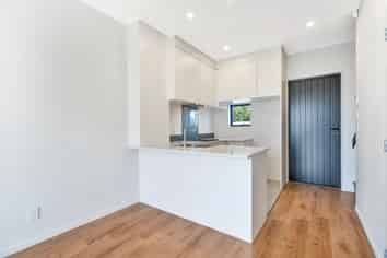 8/54 Swanson Road, Henderson