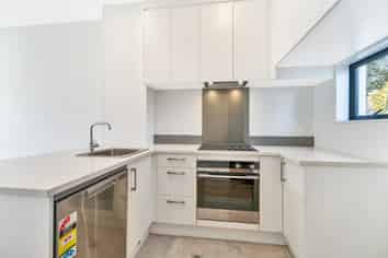 8/54 Swanson Road, Henderson