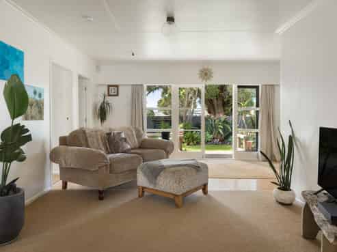 11 Roretana Drive, Athenree