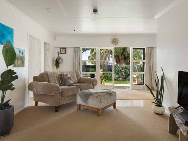 11 Roretana Drive, Athenree