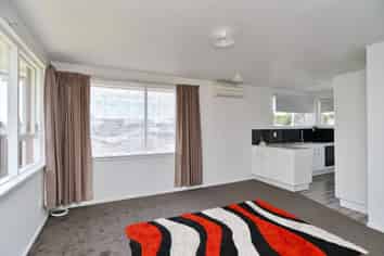 1/430 Ferry Road, Woolston