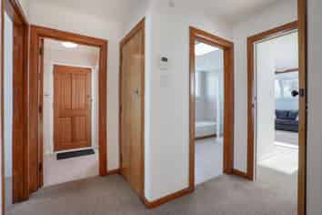 704 Pioneer Highway, Takaro