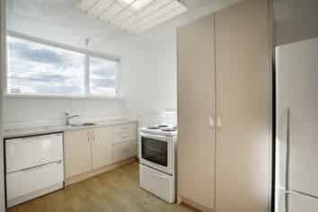 704 Pioneer Highway, Takaro