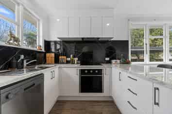 6 Kenney Crescent, Fairfield