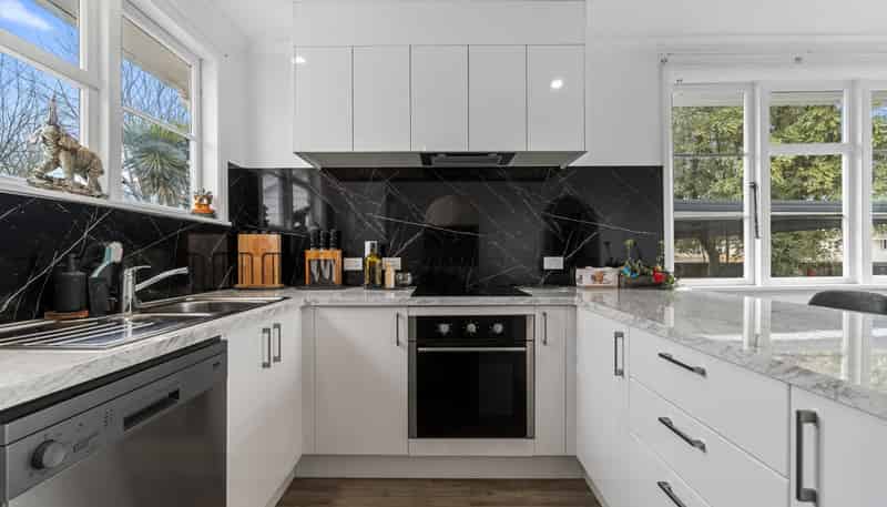 6 Kenney Crescent, Fairfield