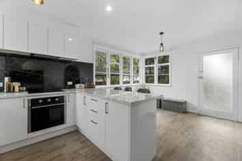 6 Kenney Crescent, Fairfield