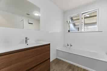 6 Kenney Crescent, Fairfield