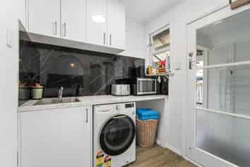 6 Kenney Crescent, Fairfield